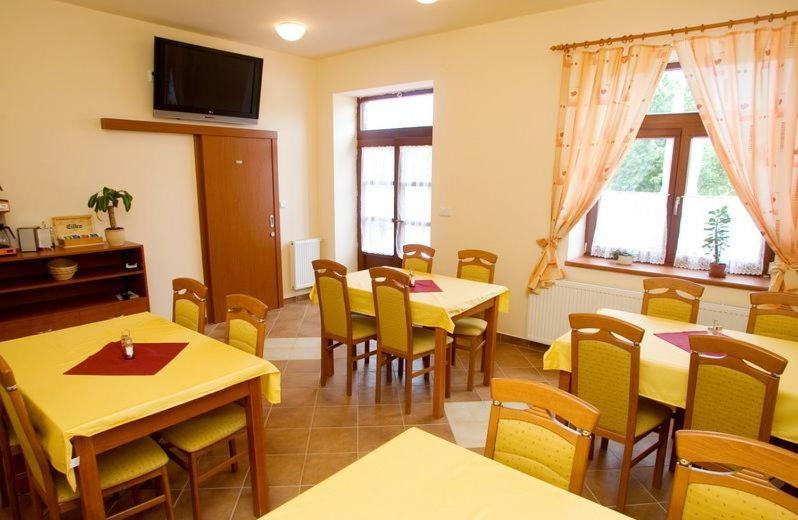 Pension Smetanuv Statek Hradec Králové Extérieur photo
